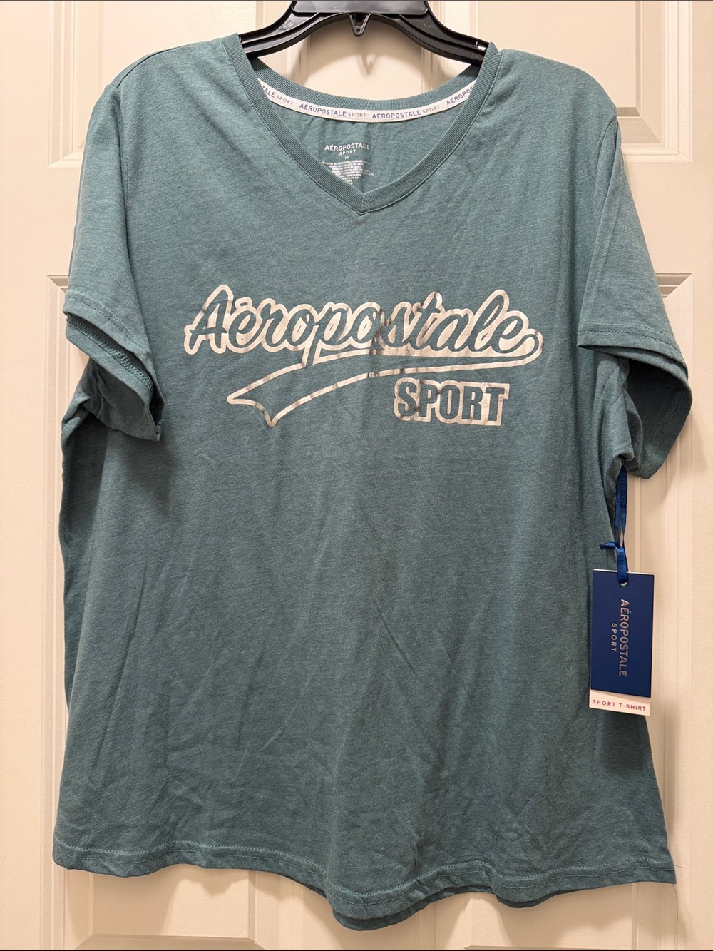 NWT Aeropostale sport v neck T-Shirt. Size 1X.
